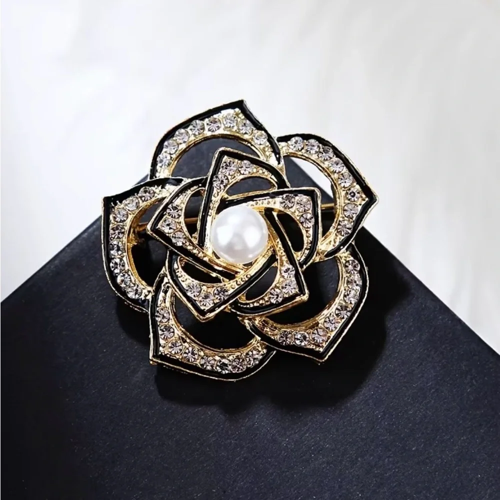 Women Rhinestone Camellia Brooch Non-slip Flower Brooch Pin Accessories Corsage